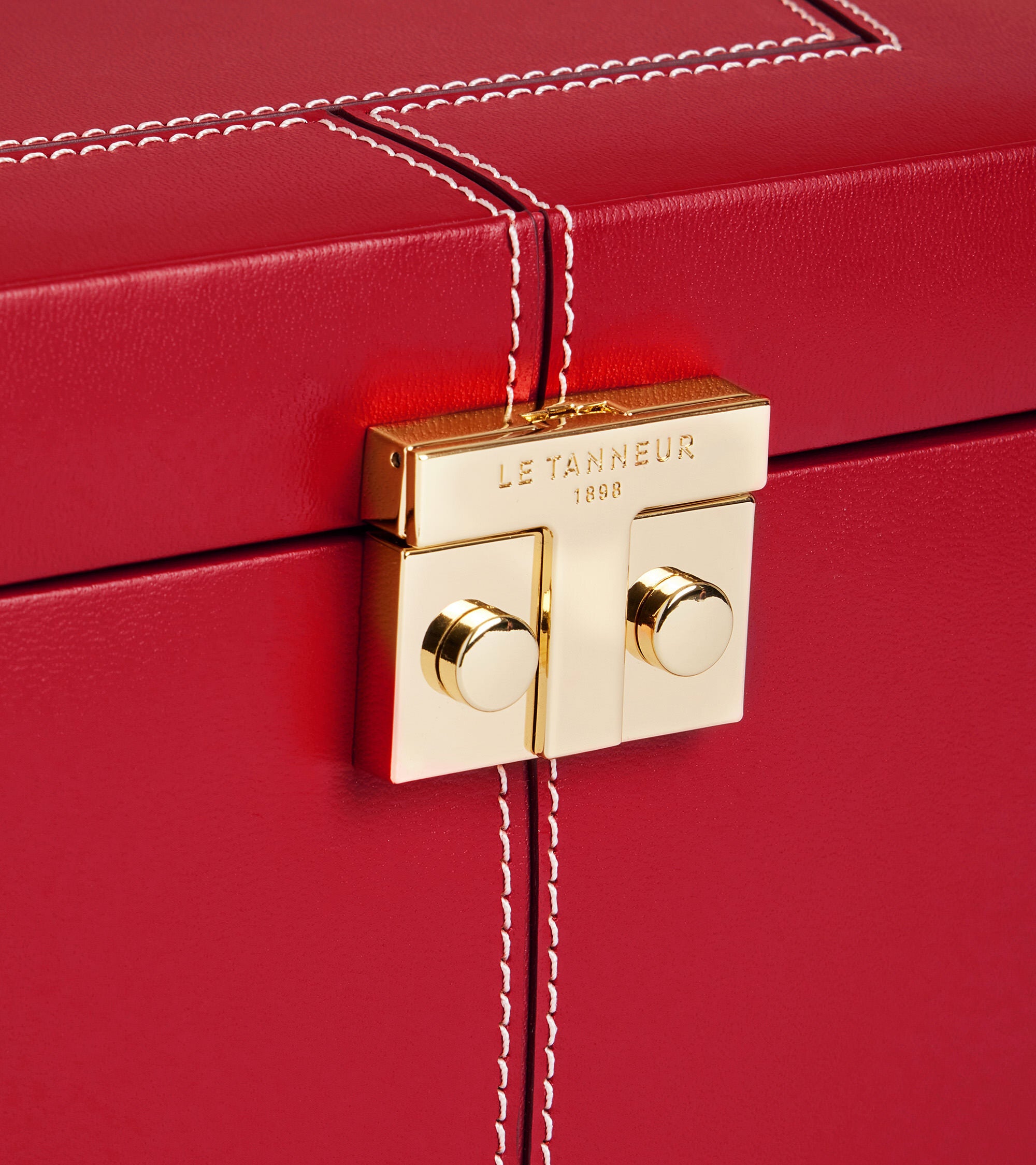 Large jewelry box with T-clasp in leather