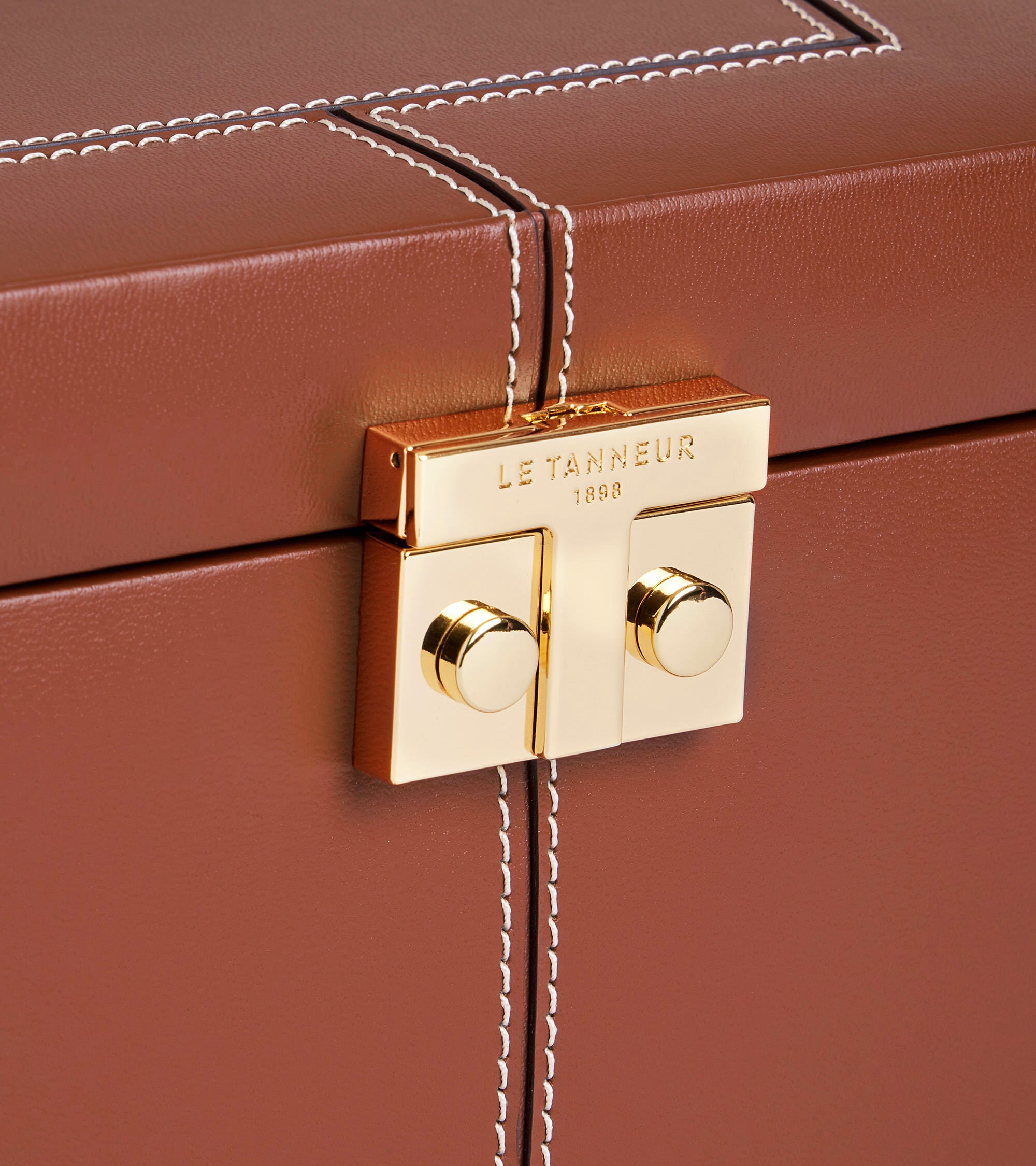 Large jewelry box with T-clasp in leather