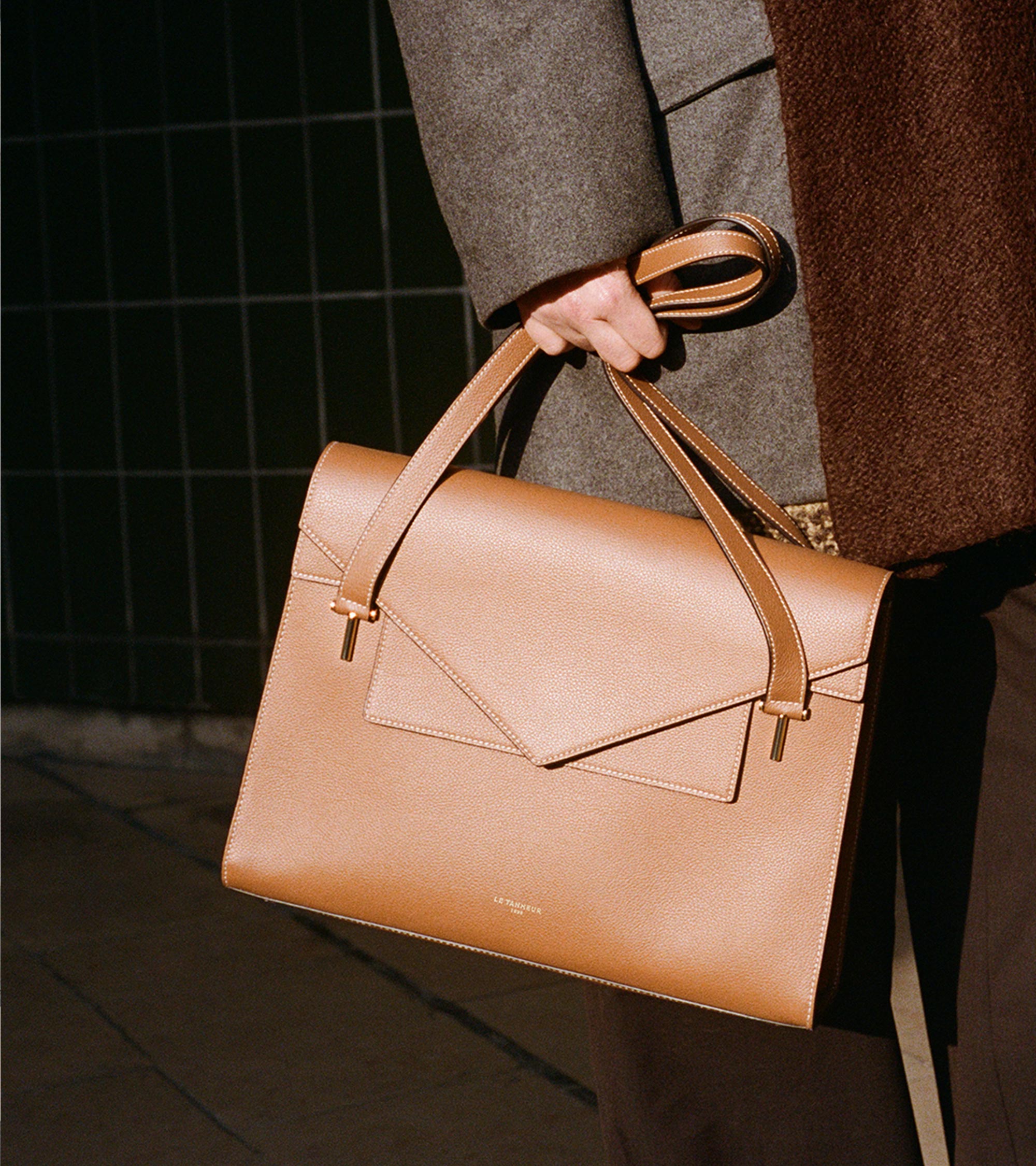 Portadocumentos doble solapa de piel texturizada Emilie