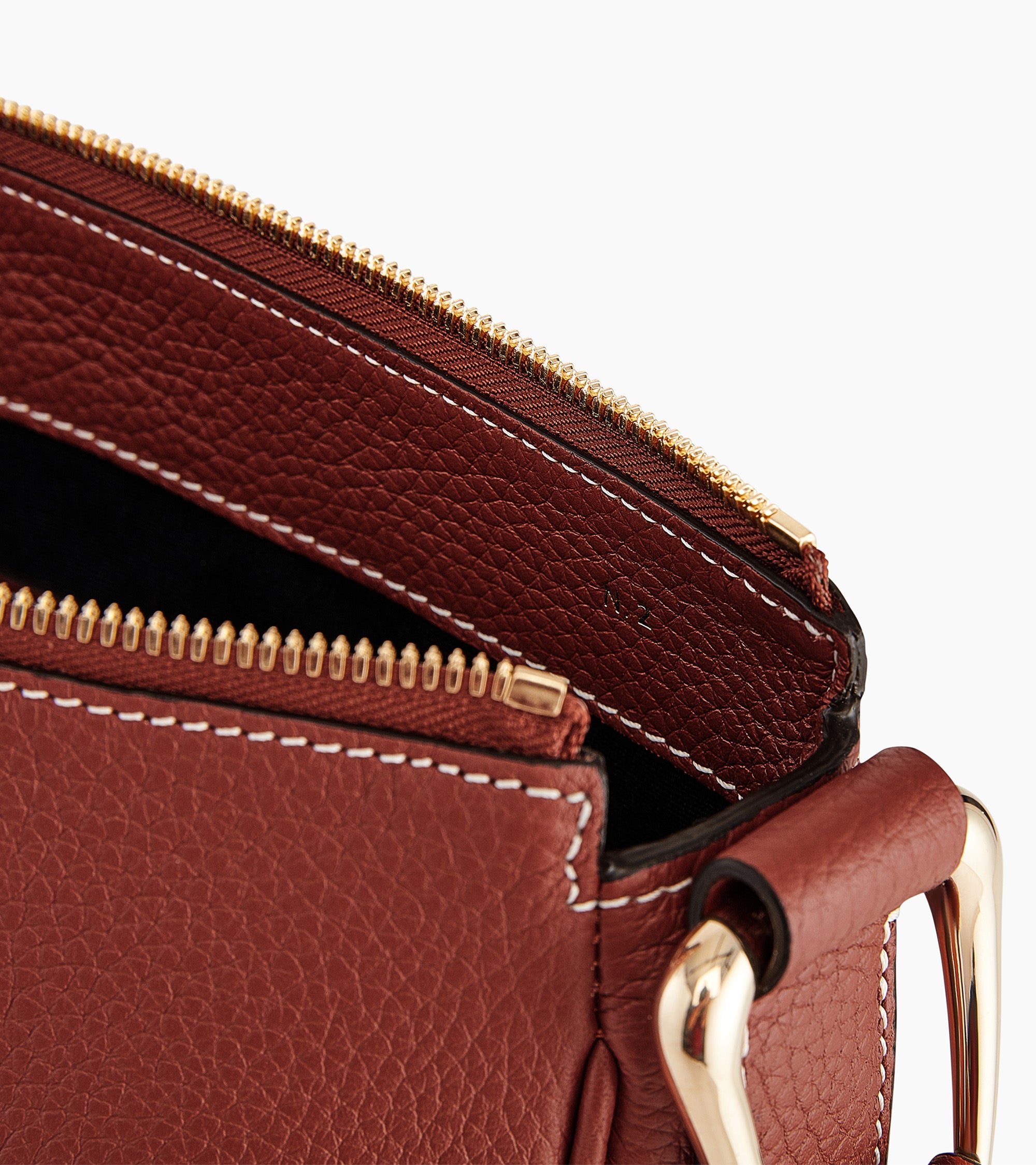 Bolso hobo de tamaño medio Madeleine en cuero de ternero graneado