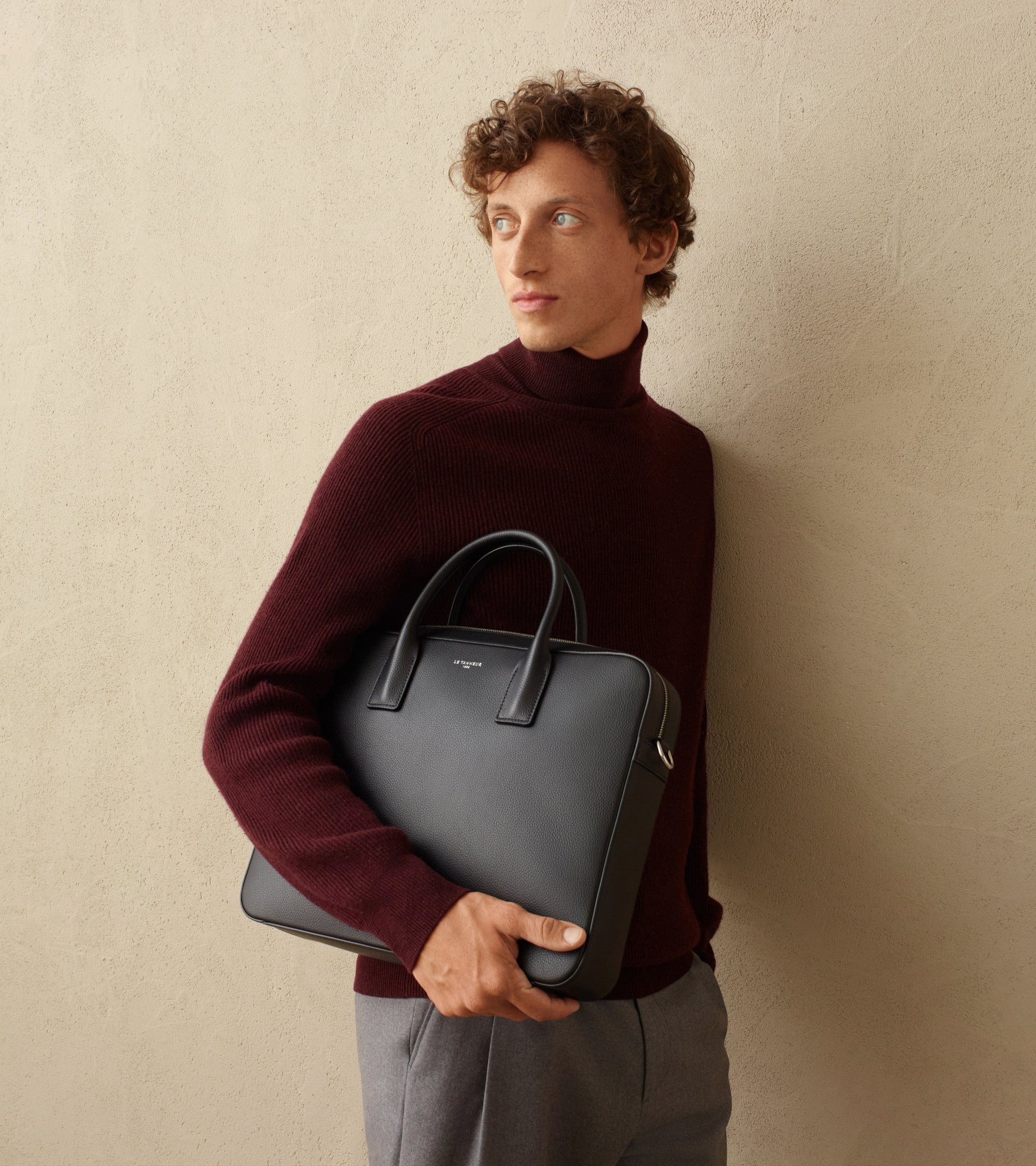 Emile 14 document holder in pebbled leather