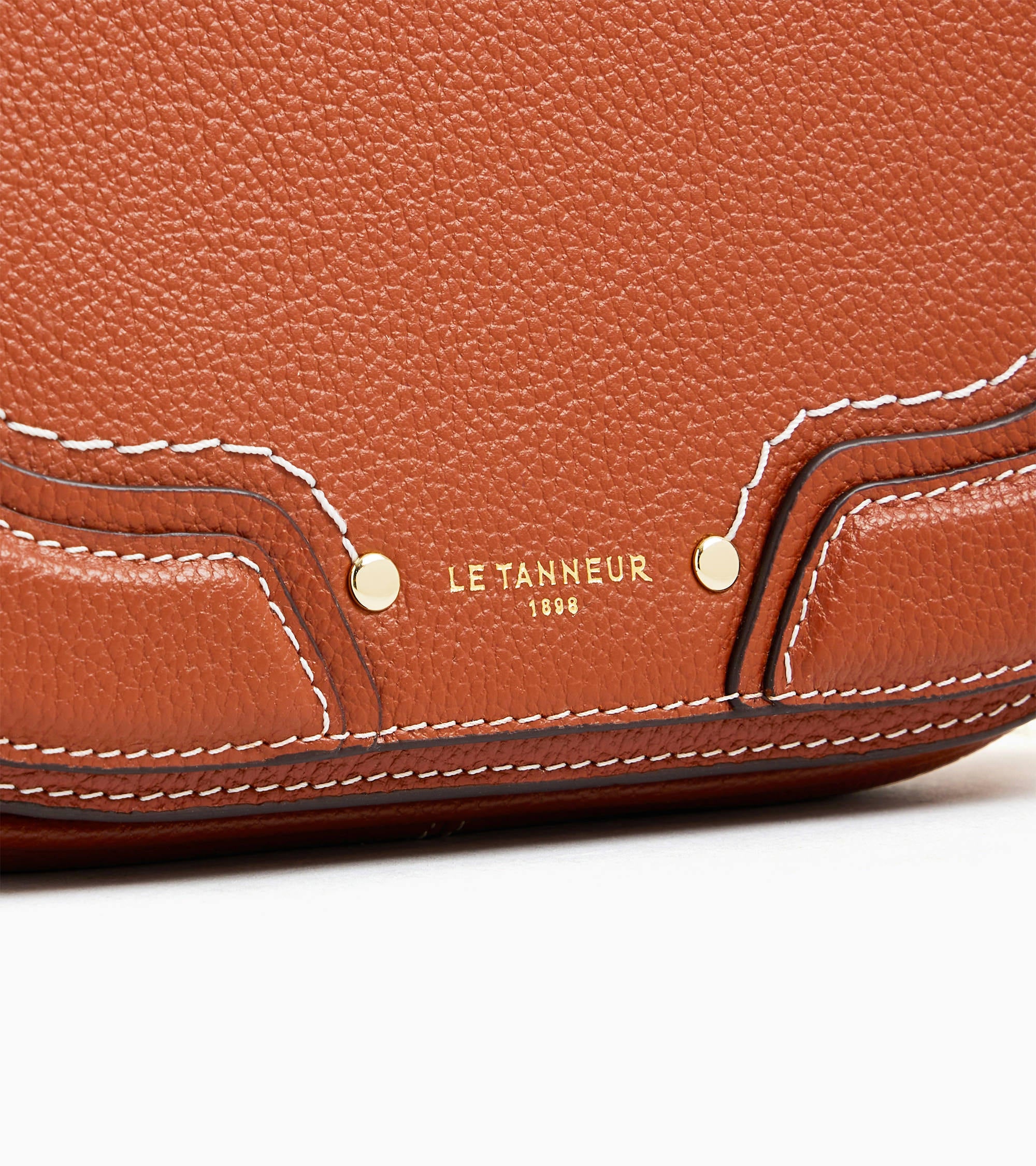 Bolso bandolera mediano modelo Ella de cuero granulado