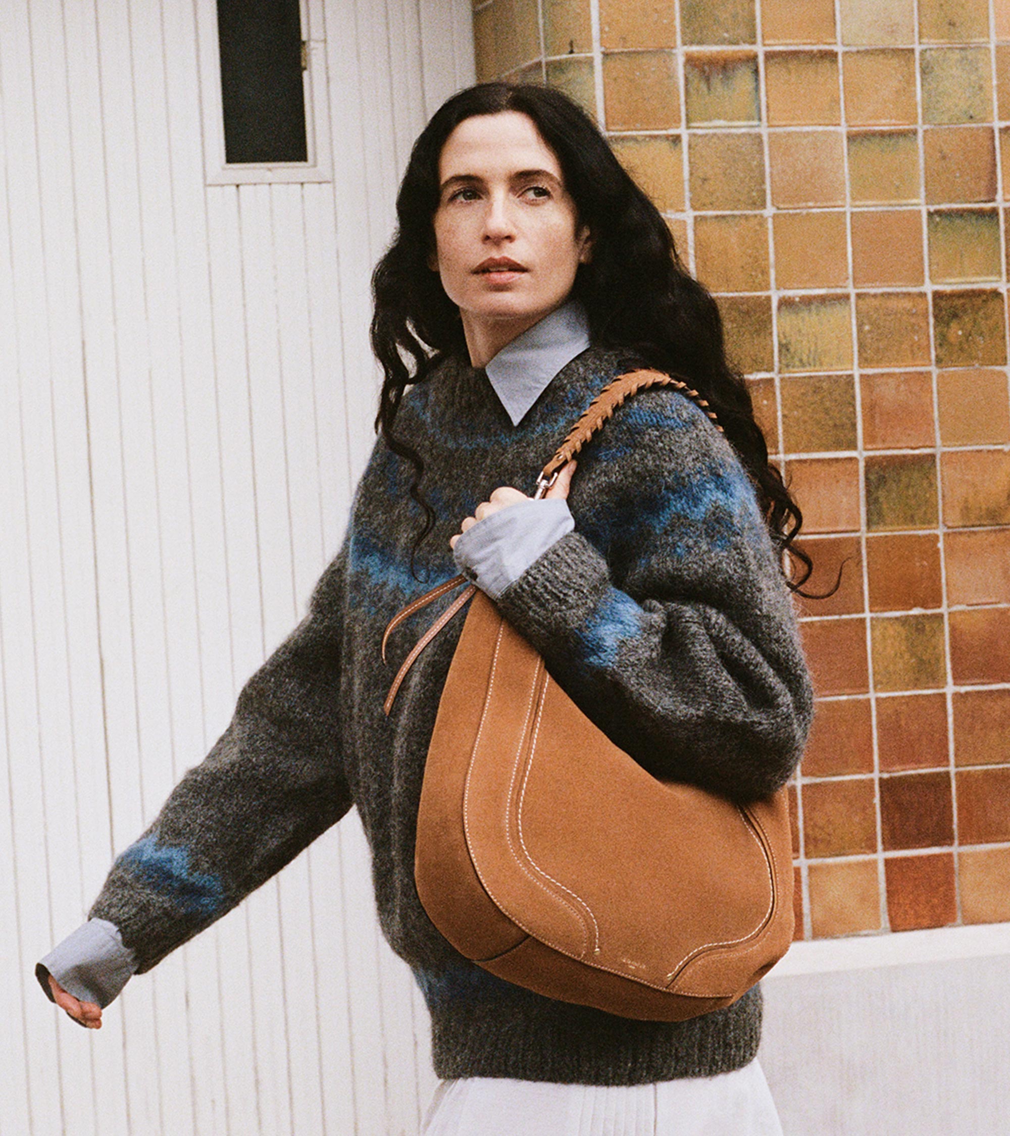 Ella medium hobo bag in grained leather and nubuck