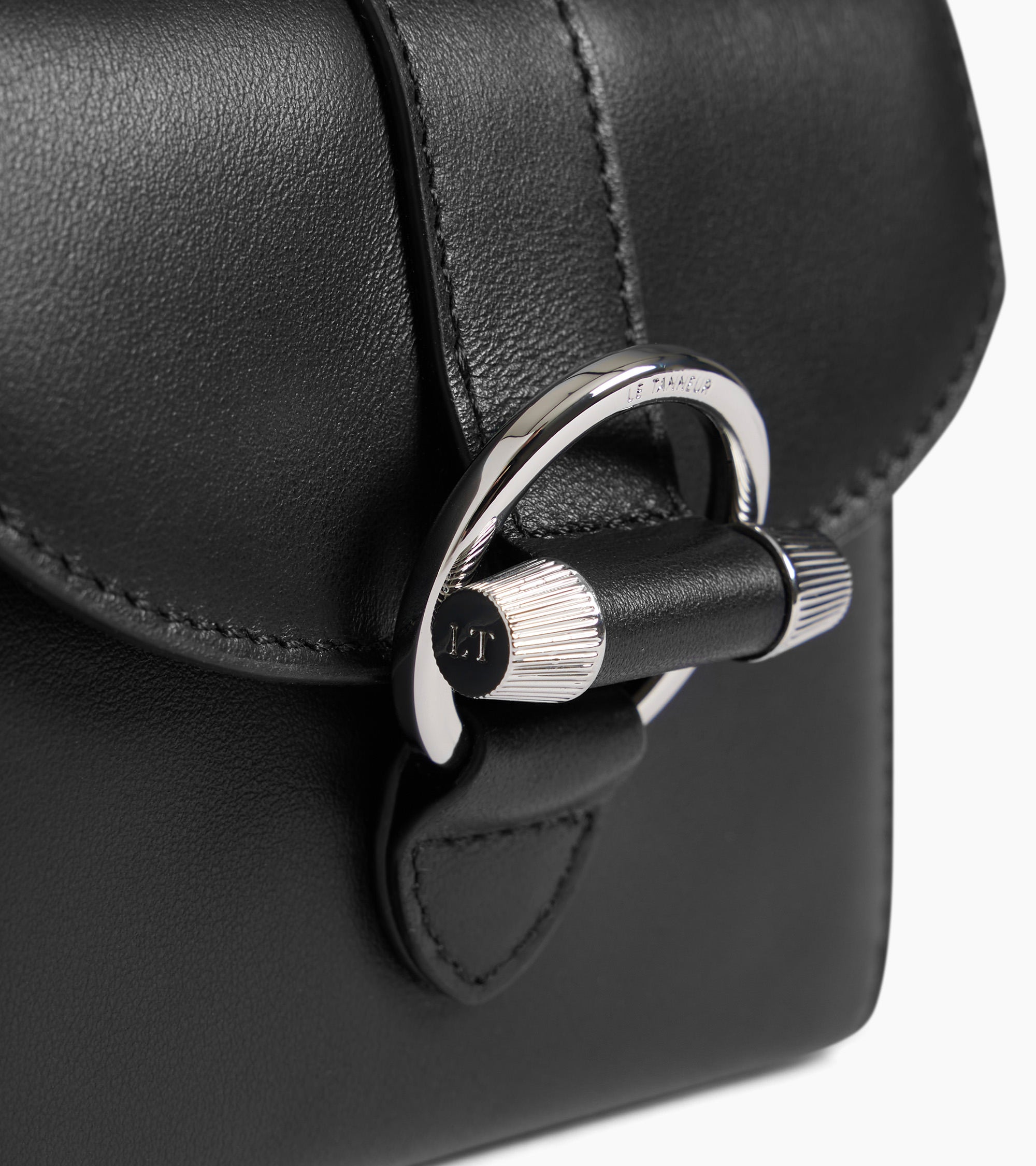 Pia card holder with detachable shoulder strap in smooth leather