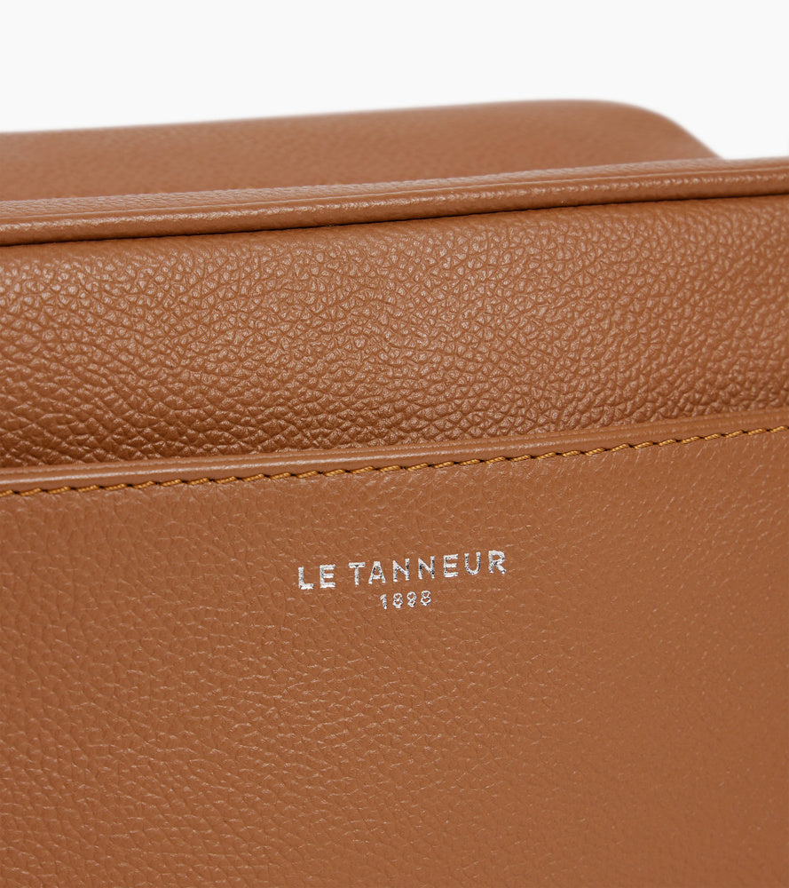 Toiletry bag in grained leather