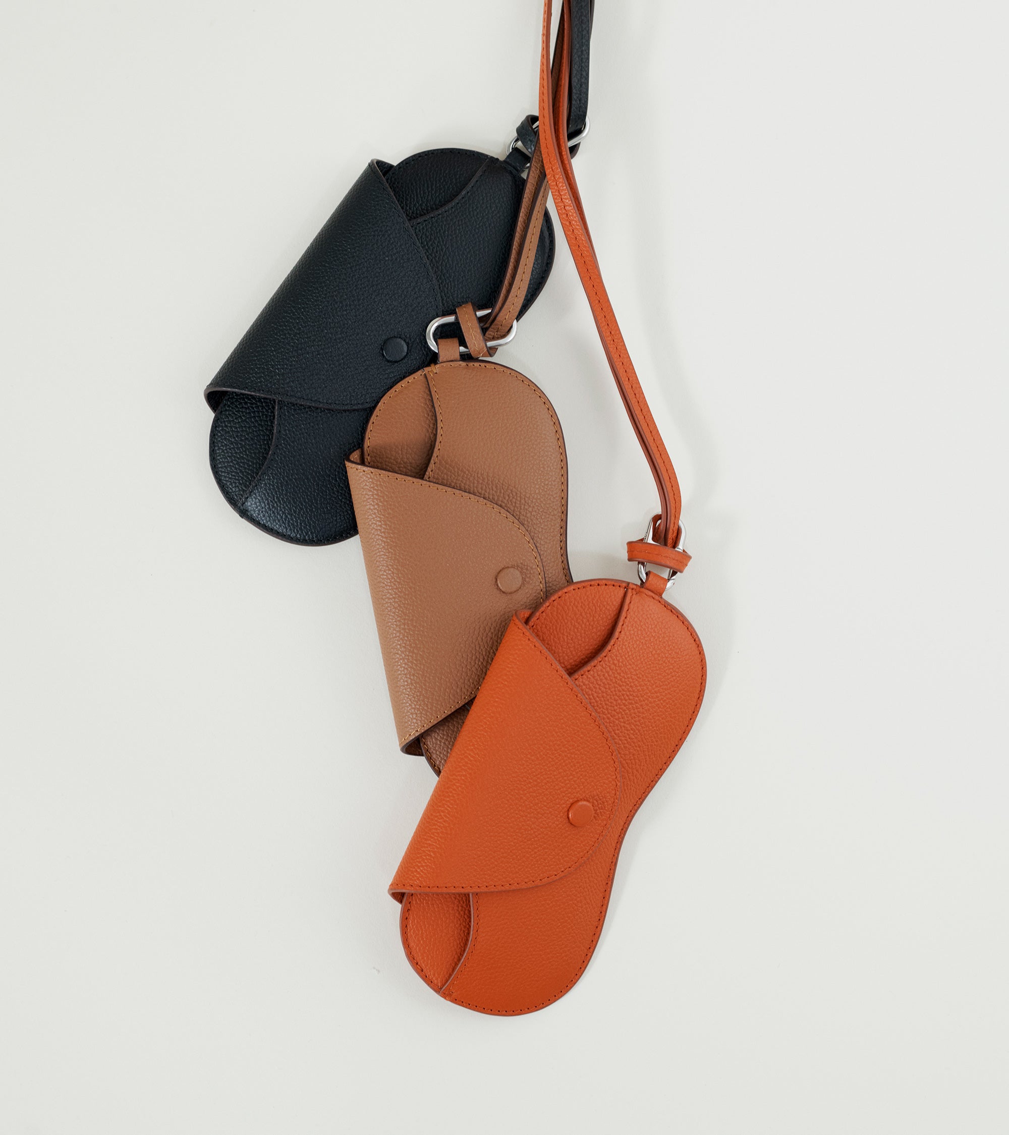 Glasses case with charms in grained leather