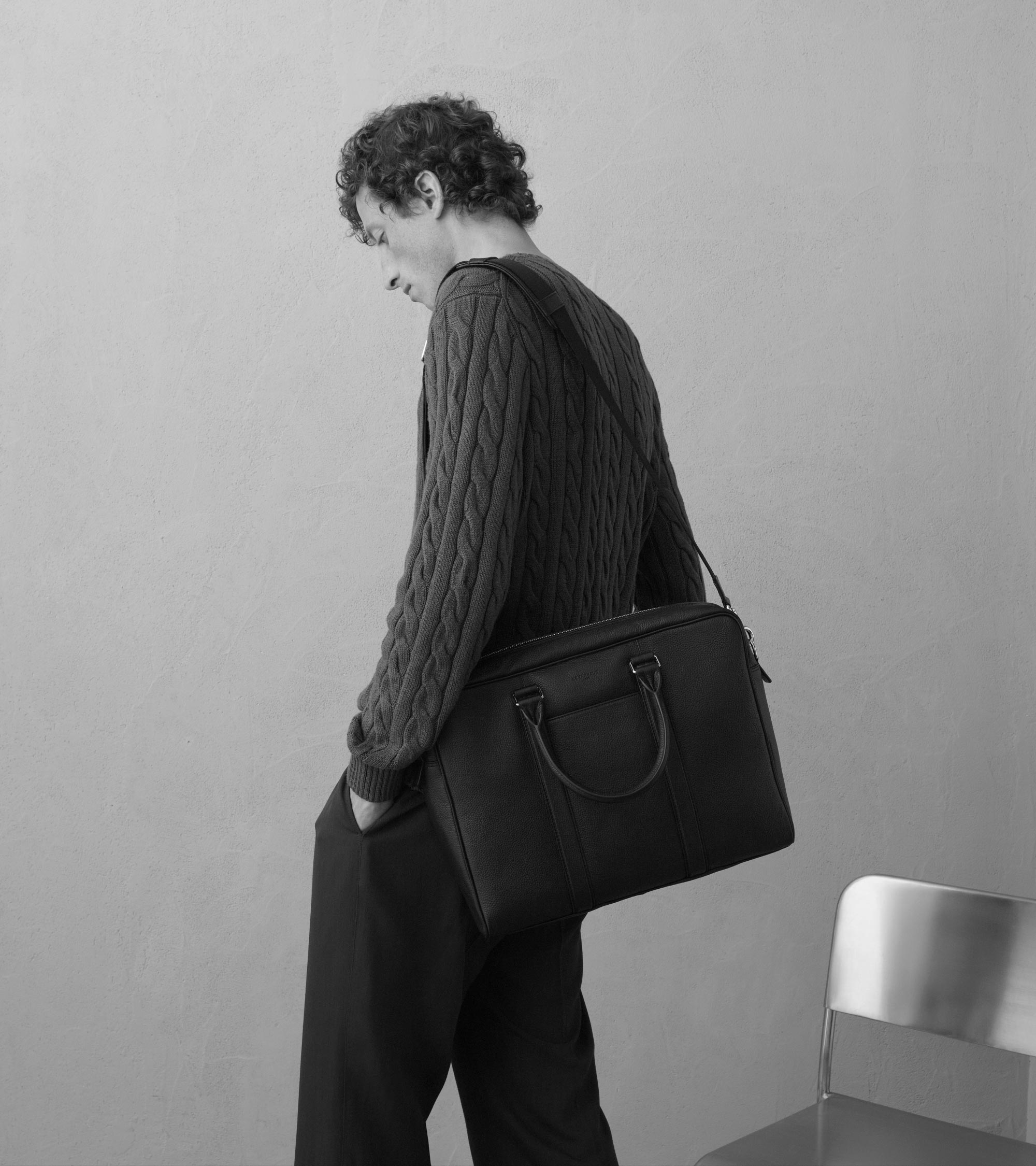 Portadocumentos de 17 Charles en cuero granulado tamaño mediano