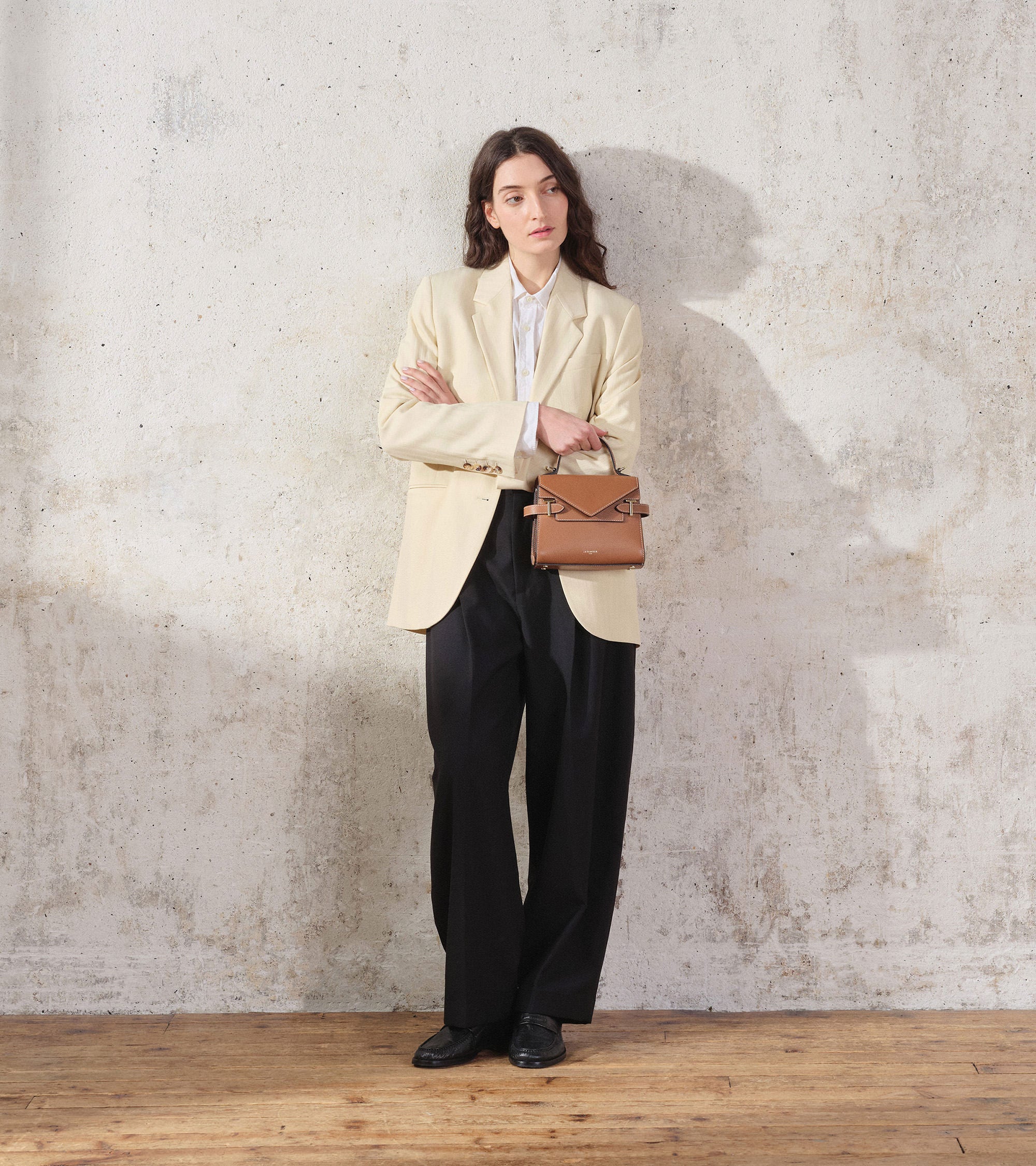 Bolso de mano pequeño Emilie de piel texturizada con doble solapa
