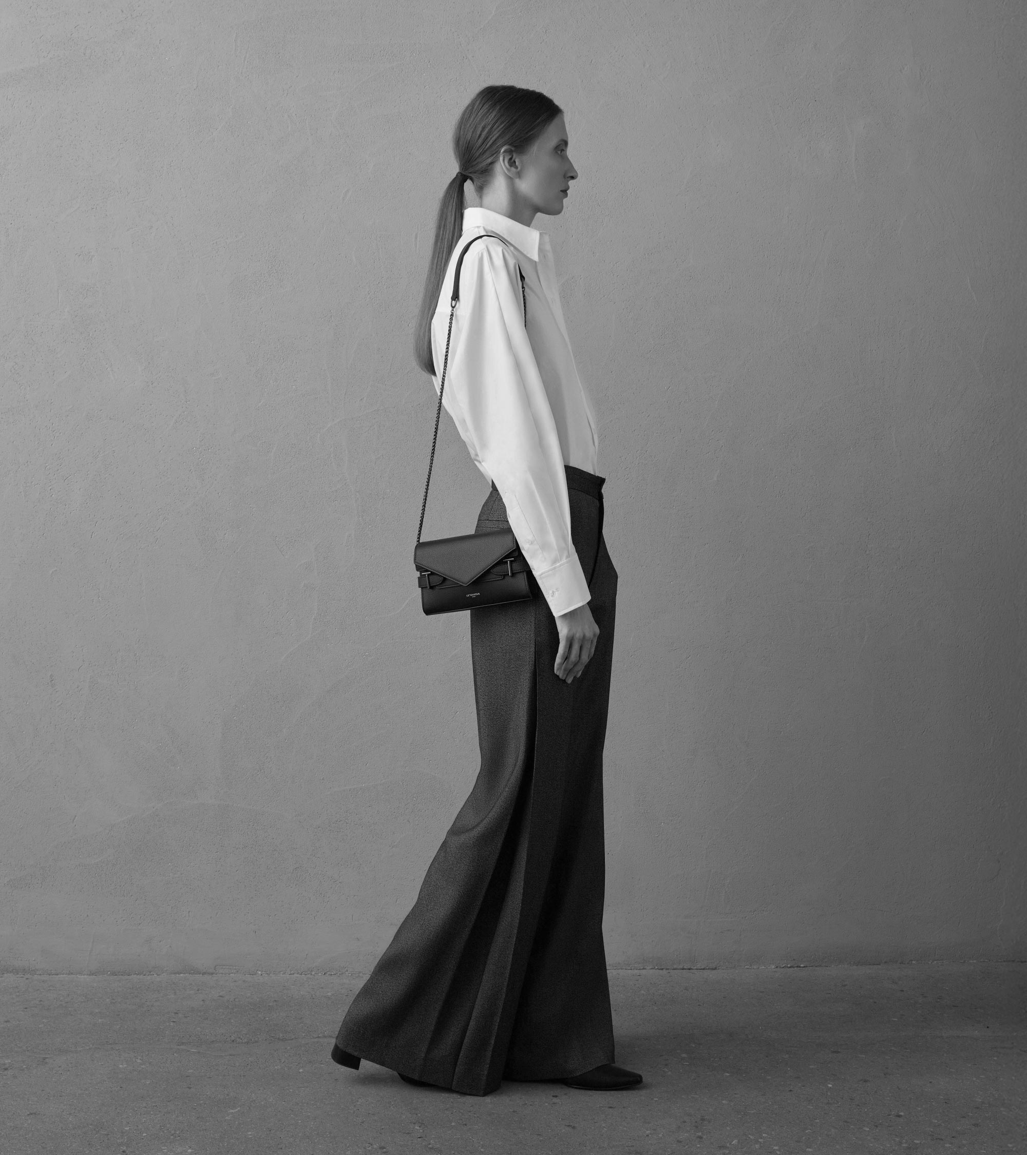 Sac pochette avec bandoulière double rabat Emilie en cuir grainé