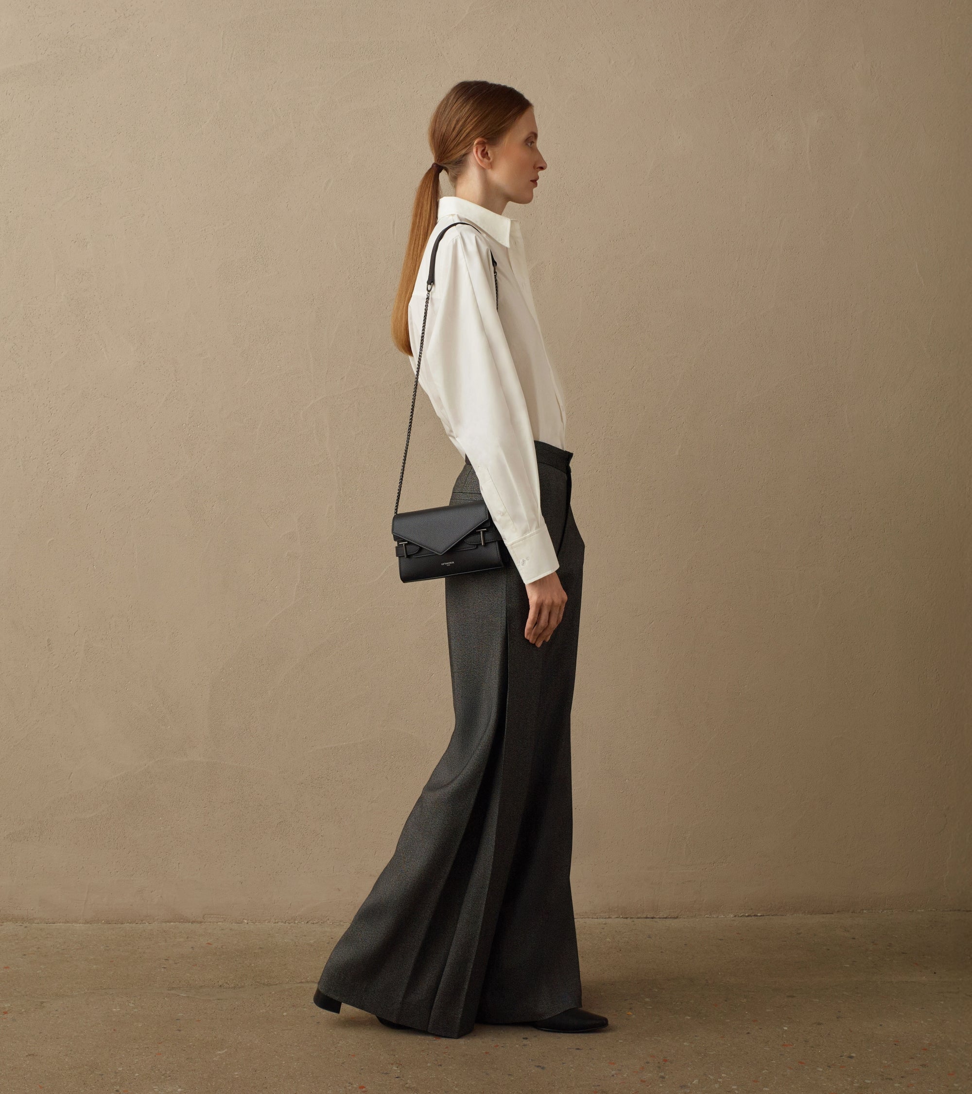 Bolso de mano Emilie con doble solapa y bandolera en piel granulada