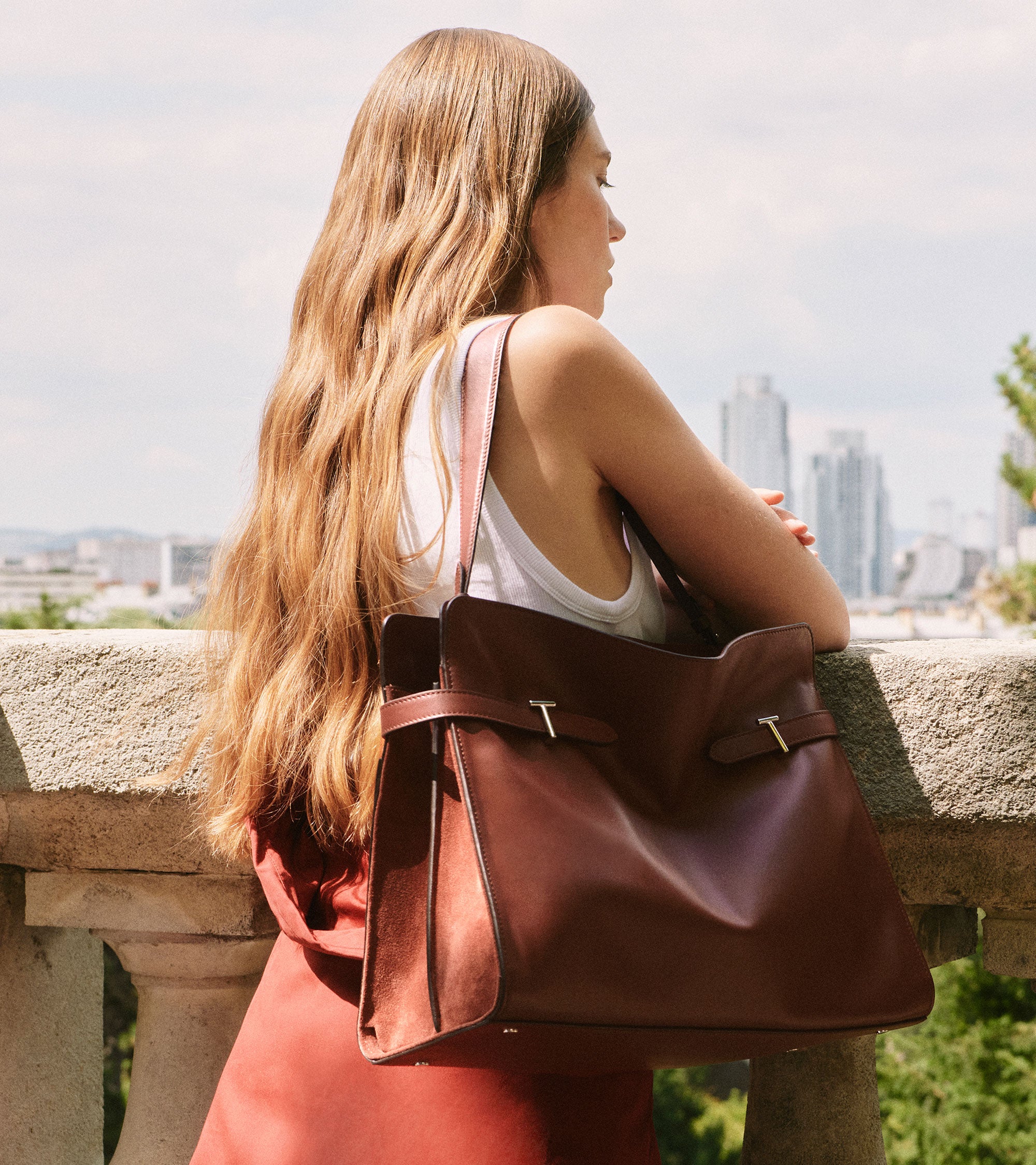 Sac porté épaule modèle maxi Emie en cuir lisse et nubuck