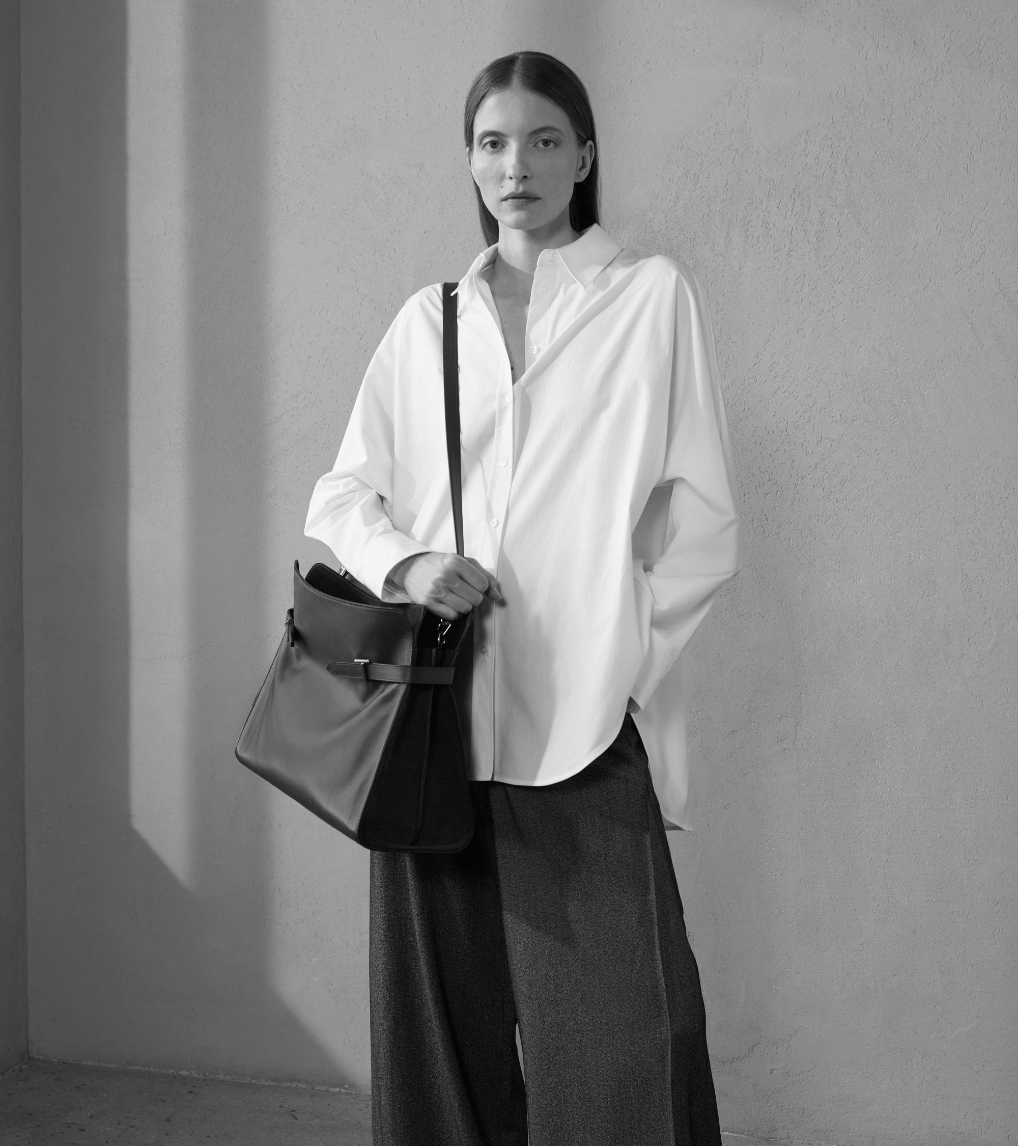 Emie maxi shoulderbag in smooth leather and nubuck