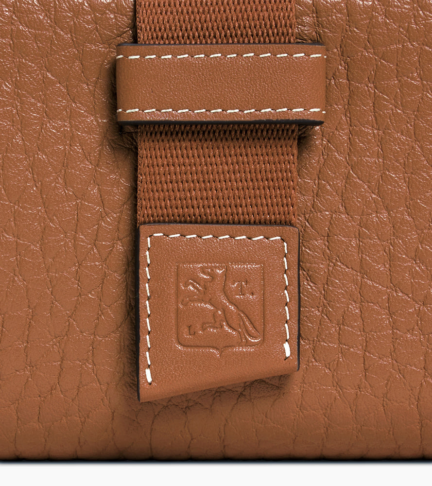 Tarjetero Noah de cuero texturizado de búfalo y cuero liso