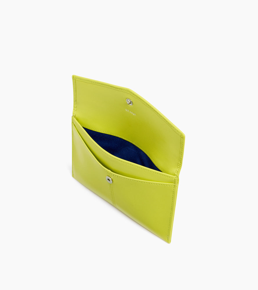 Cartera sobre mediana Charlotte de cuero liso