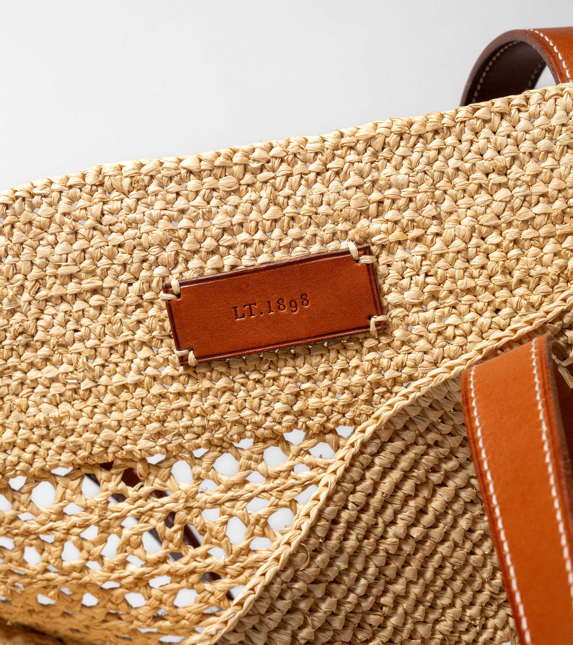 El bolso grande Nattier en rafia y cuero de origen vegetal