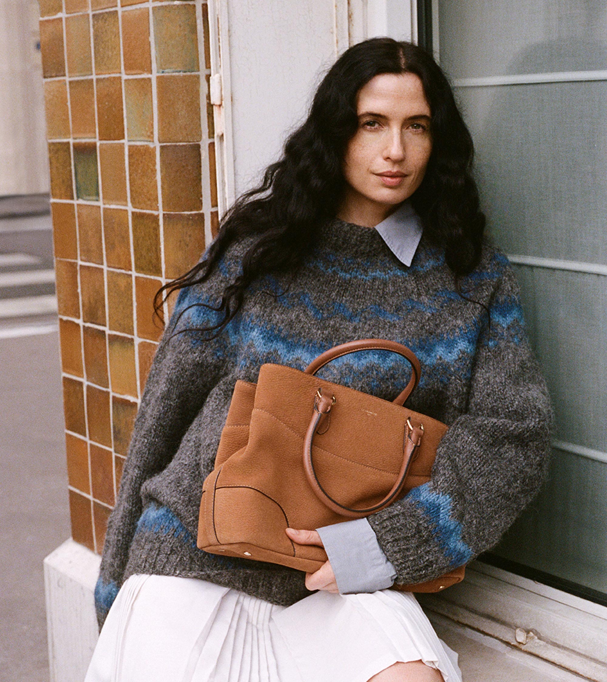 Bolso grande Romy de cuero nobuck granulado