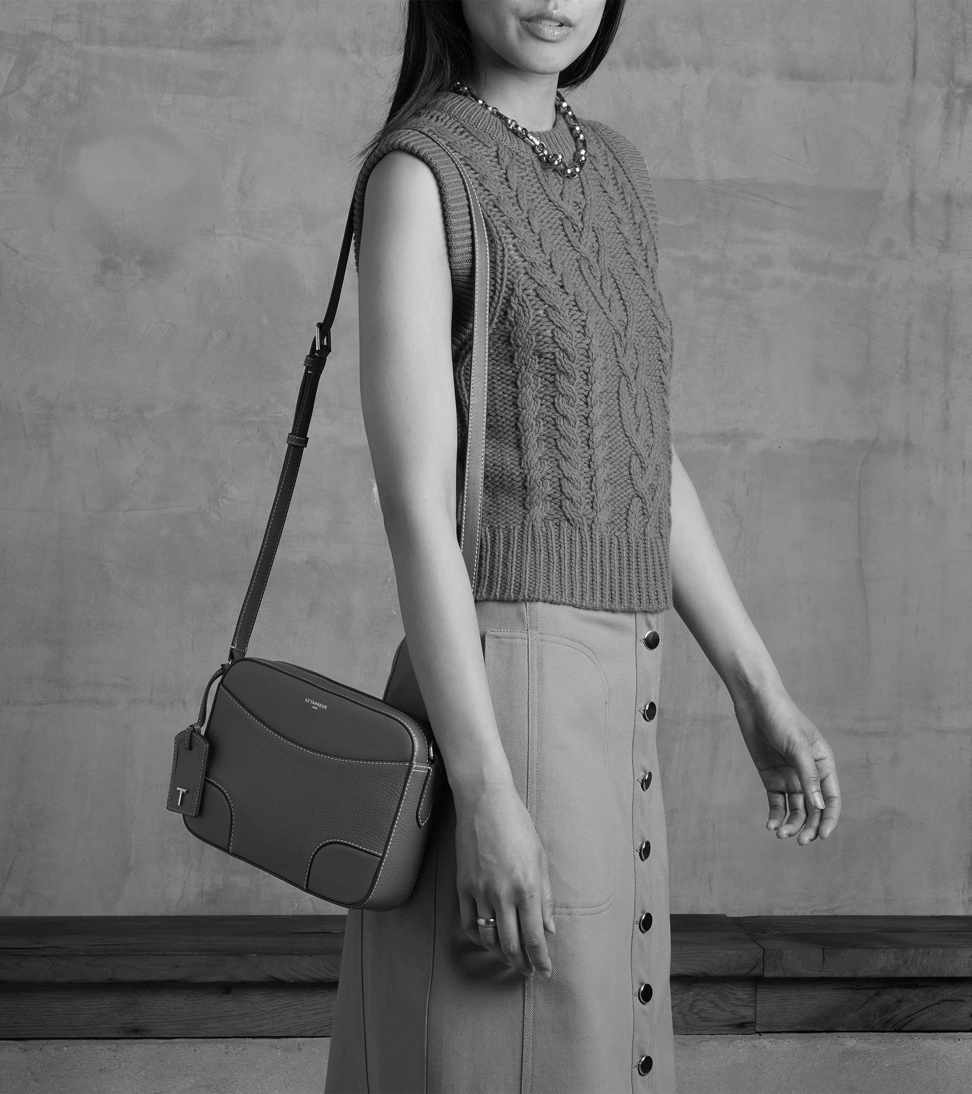 Bolso bandolera mediano Romy de cuero granulado y liso