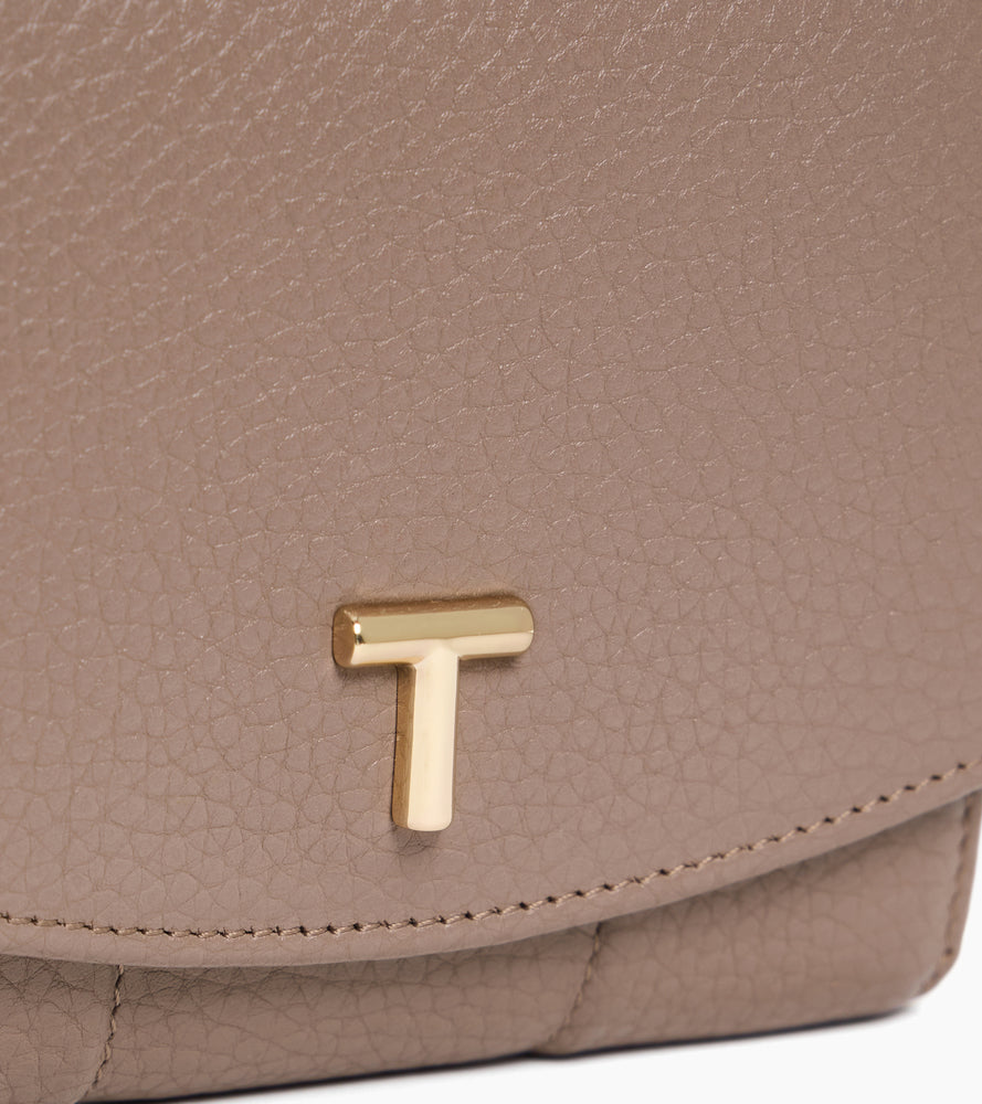 Romy flap wallet in grained leather